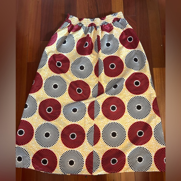 XXL Satin feel fabric, structured summer retro print maxi skirt with pockets - Picture 5 of 5